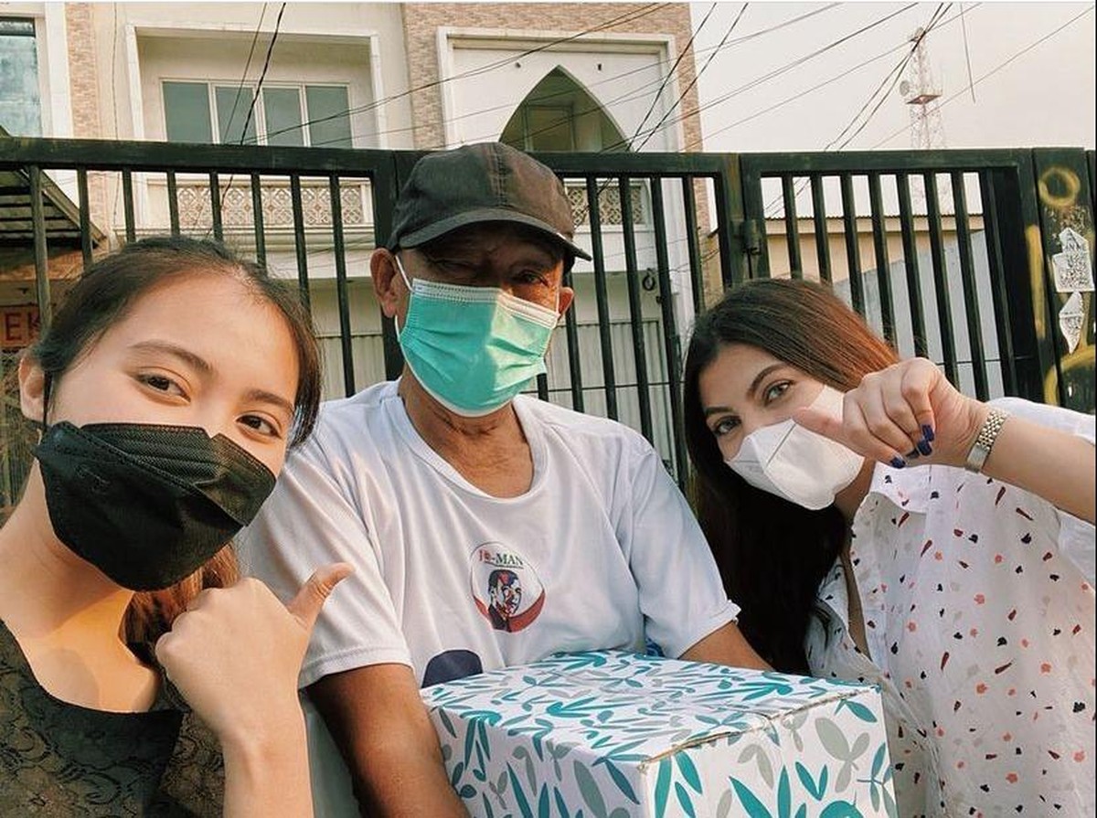 Ranty Maria baru saja merayakan ulang tahunnya yang ke 22 tahun&period; Dia pun merayakan dengan cara bagi-bagi sembako dibantu oleh teman-temannya&period; Yuk kita intip keseruannya&excl;