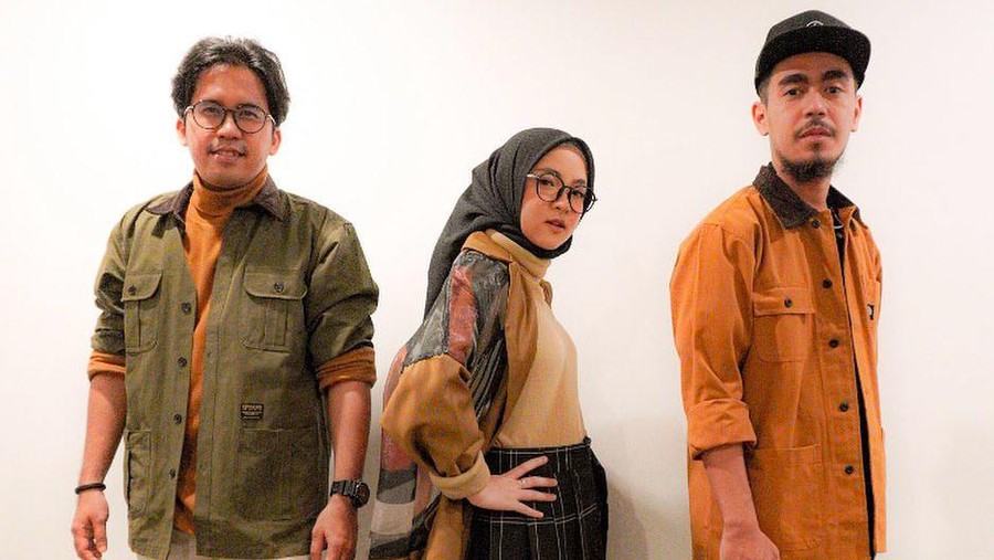 Setelah lama menghilang dari awak media Sabyan Gambus akan tampil perdana di TV. Yuk kita intip lagi kekompakkan mereka!