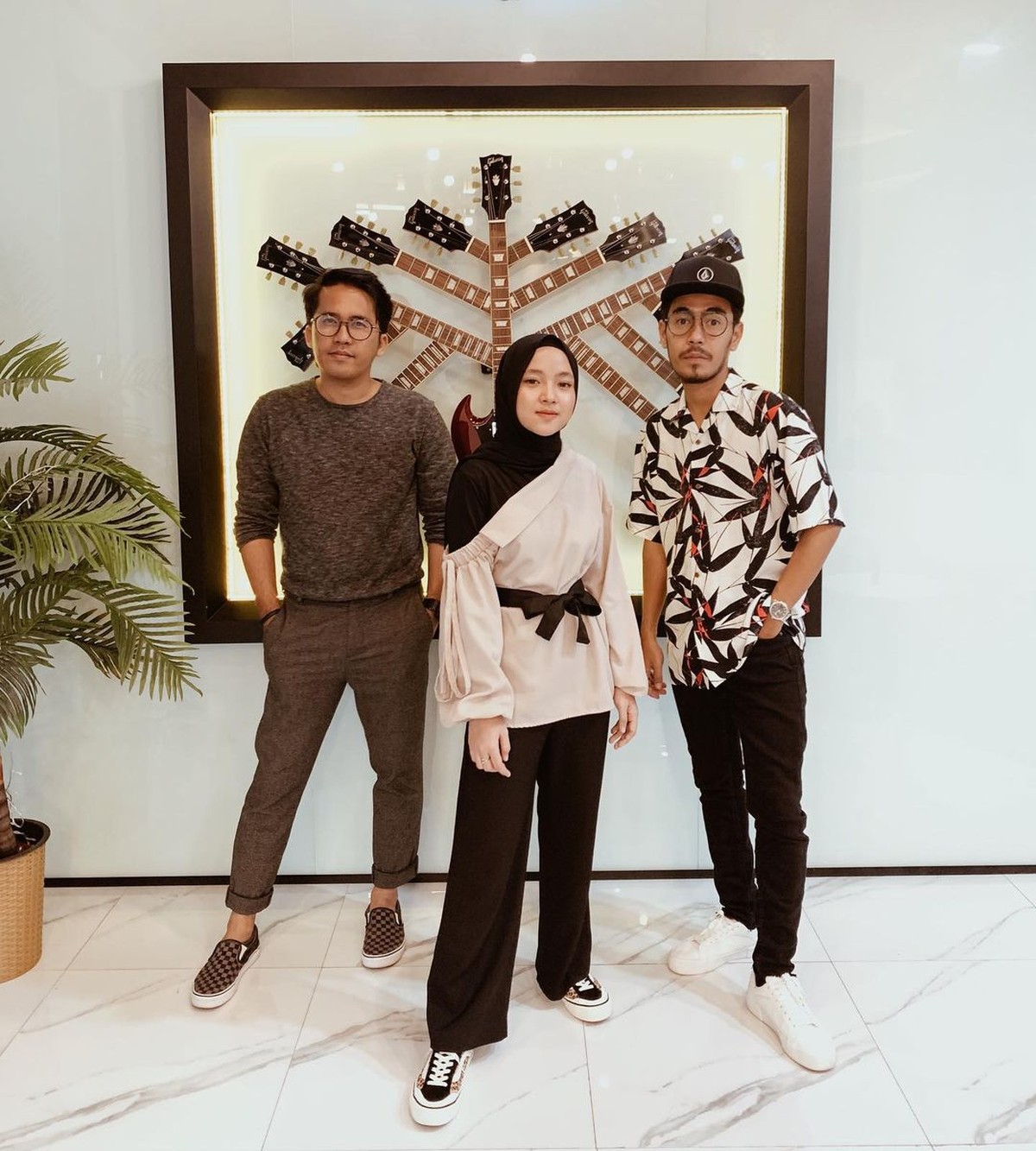 Setelah lama menghilang dari awak media Sabyan Gambus akan tampil perdana di TV&period; Yuk kita intip lagi kekompakkan mereka&excl;