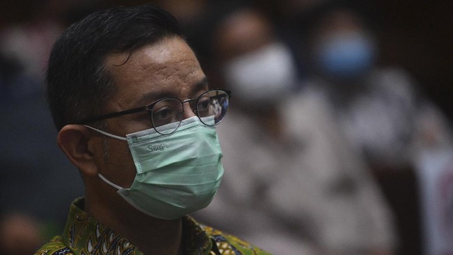 KPK mengklaim bakal terus mengembangkan kasus korupsi bansos Covid-19 dengan mengusut pihak lain yang diduga terlibat.