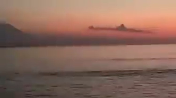 Tangkapan layar video viral awan berbentuk kapal selam di Bali (dok. Istimewa).