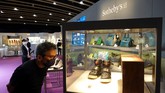 FOTO: Termahal Sejagat, Sneakers Yeezy Kanye West Laku Rp26 M Sneaker Nike Air Yeezy 1 yang pernah dipakai Kanye West terjual US$1,8 juta (Rp26 miliar). Angka ini menjadikannya sebagai sneaker termahal di dunia.