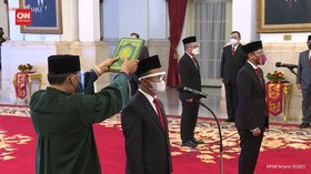 VIDEO: Presiden Jokowi Lantik 2 Menteri dan Kepala BRIN