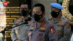 VIDEO: Kapolri Beri Kenaikan Pangkat Polisi Gugur Di Papua
