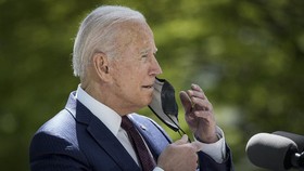 Biden Minta Warga AS Tuntas Vaksin Lepas Masker dan Tersenyum