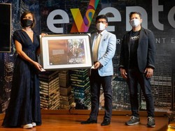 Agnez Mo Bagi-bagi 1.000 Sembako untuk Pekerja Seni