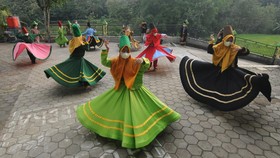 FOTO: Menikmati Ngabuburit di Ramadan Kedua Pandemi