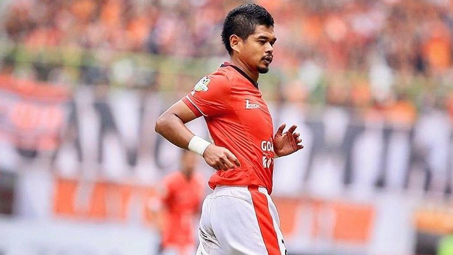 Bambang Pamungkas Sidang tuntutan asal-usul anak yang diajukan oleh istri siri Bambang Pamungkas, Amalia Fujiawati digelar di Pengadilan Agama Jakarta Selatan, Rabu (28/4). Bambang Pamungkas disebut tak ingin mengakui anaknya. Yuk kita lihat potret pesepakbola ini!