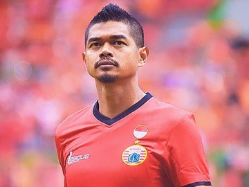 Sidang tuntutan asal-usul anak yang diajukan oleh istri siri Bambang Pamungkas, Amalia Fujiawati digelar di Pengadilan Agama Jakarta Selatan, Rabu (28/4). Bambang Pamungkas disebut tak ingin mengakui anaknya. Yuk kita lihat potret pesepakbola ini!