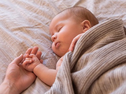 7 Cara Alami Mengatasi Biang Keringat pada Anak, Jangan Sembarangan Oles Salep