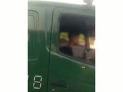 Viral Bocah 12 Tahun Kemudikan Truk Kontainer di Tol Cikampek