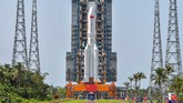 FOTO: Modul Stasiun Luar Angkasa China Meluncur ke Orbit China hari ini meluncurkan modul inti yang akan digunakan untuk merakit stasiun luar angkasa mereka sendiri, Tianhe.