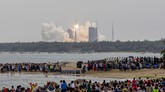FOTO: Modul Stasiun Luar Angkasa China Meluncur ke Orbit China hari ini meluncurkan modul inti yang akan digunakan untuk merakit stasiun luar angkasa mereka sendiri, Tianhe.