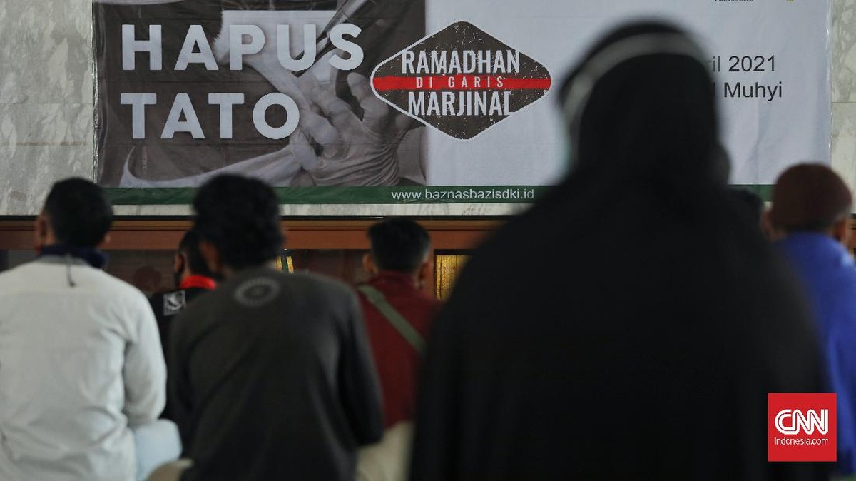 FOTO: Ramai-ramai Hapus Tato Gratis Saat Ramadan