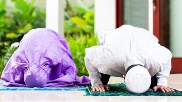 MERINGANKAN MAHAR HINGGA MENSYUKURI PEMBERIAN SUAMI