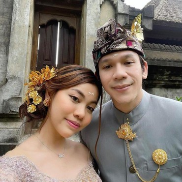7 Foto Romantis Jordi Onsu dengan Sang Kekasih Meski Berbeda Agama