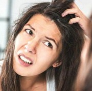 Penyebab Ketombe Basah dan Cara Mengatasinya