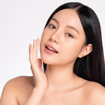 img-title Nggak Cuma Skincare, Studi Ungkap Rajin Bersyukur Bisa Bikin Kulit Glowing! Kok Bisa?