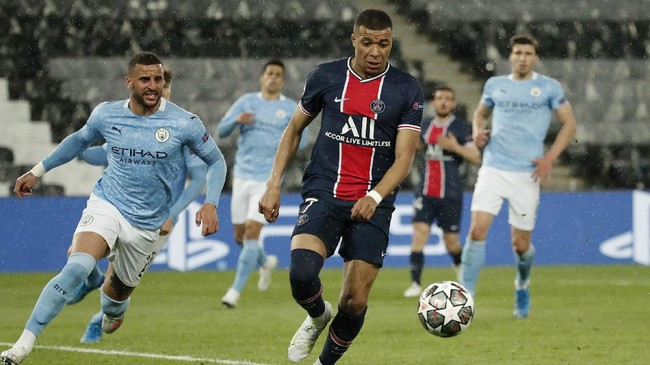 Karim Benzema coba menggoda Kylian Mbappe untuk bergabung ke Real Madrid di tengah persiapan Prancis menuju Piala Eropa 2020.
