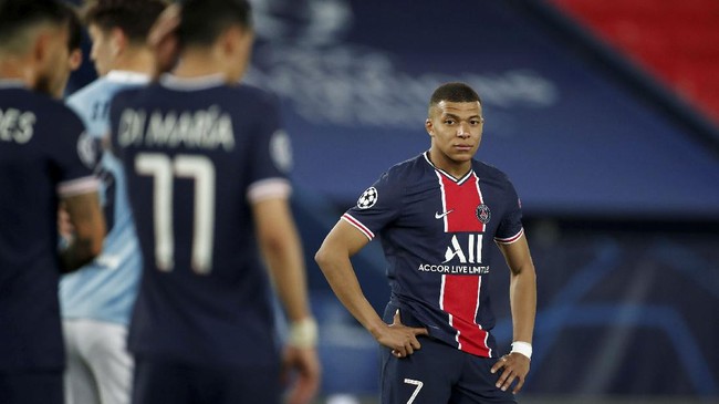 Paris Saint-Germain (PSG) menolak tawaran 160 juta euro atau setara dengan Rp2,7 triliun Real Madrid untuk Kylian Mbappe pada bursa transfer musim ini.