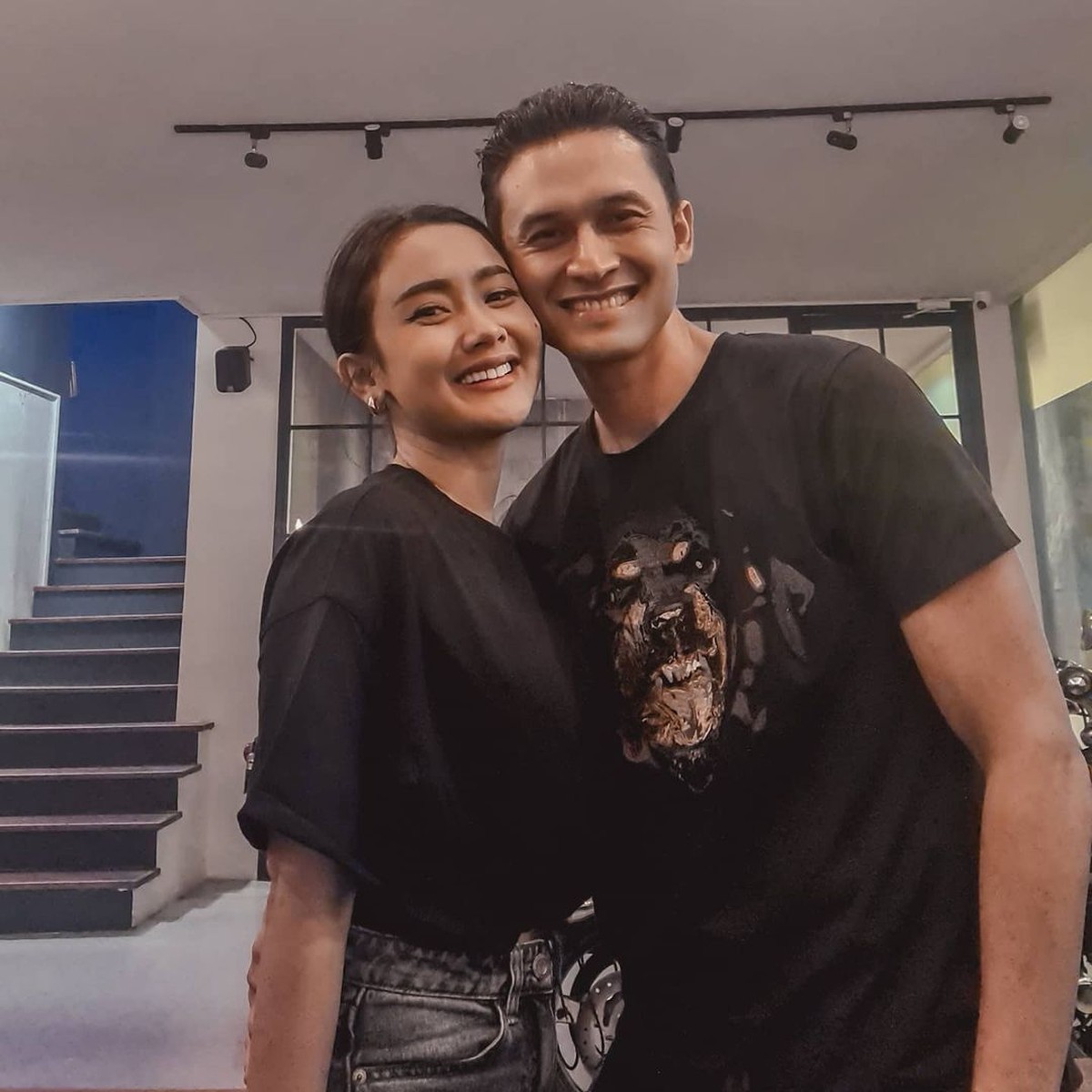 Momen Kedekatan Cita Citata dengan Indra Bruggman