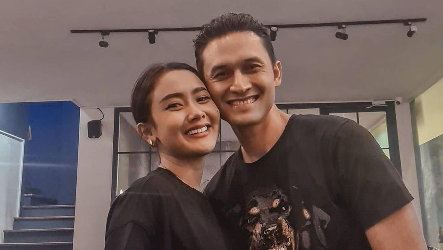 Momen Kedekatan Cita Citata dengan Indra Bruggman