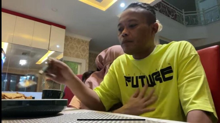 Momen Manja Nathalie kepada Sule Momen Manja Nathalie kepada Sule
