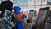 FOTO: Penghormatan Terakhir Bagi 53 Prajurit KRI Nanggala-402 Negara menganugerahkan penghormatan terakhir sekaligus kenaikan pangkat luar biasa bagi 53 prajurit yang gugur bersama karamnya kapal selam KRI Nanggala-402.