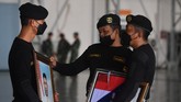 FOTO: Penghormatan Terakhir Bagi 53 Prajurit KRI Nanggala-402 Negara menganugerahkan penghormatan terakhir sekaligus kenaikan pangkat luar biasa bagi 53 prajurit yang gugur bersama karamnya kapal selam KRI Nanggala-402.