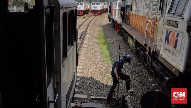 Sebanyak 39 titik jalur kereta api di wilayah daerah operasional atau Daop 2 Bandung masuk kategori rawan longsor dan amblas pada saat musim hujan.