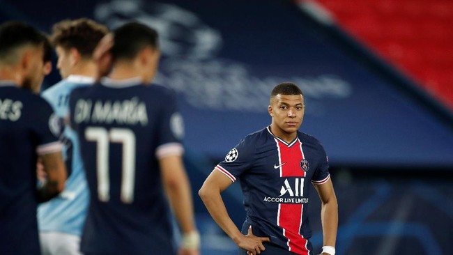 Penyerang PSG, Kylian Mbappe tampil buruk saat takluk 1-2 dari Manchester City pada leg pertama semifinal Liga Champions.
