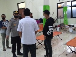 Polisi Ambil Sampel Makanan Penyebab Keracunan Massal di Magetan
