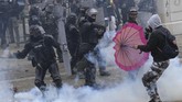FOTO: Amuk Rakyat Kolombia Tolak RUU Reformasi Pajak Ribuan penduduk Kolombia berdemo di Ibu Kota Bogota memprotes rancangan undang-undang reformasi pajak.