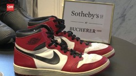 VIDEO: Sneakers Legenda NBA Michael Jordan Dilelang 2,3M