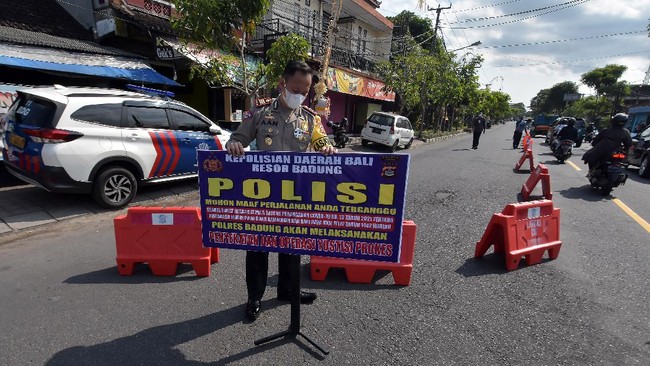Setiap kendaraan yang melewati 6 titik penyekatan mudik di Bogor akan diberhentikan untuk dirazia kelengkapan identitas dan surat keterangan negatif Covid-19.