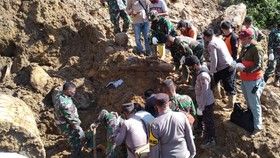 Ibu dan Tiga Anaknya di Tapanuli Tengah Tewas Tertimbun Longsor