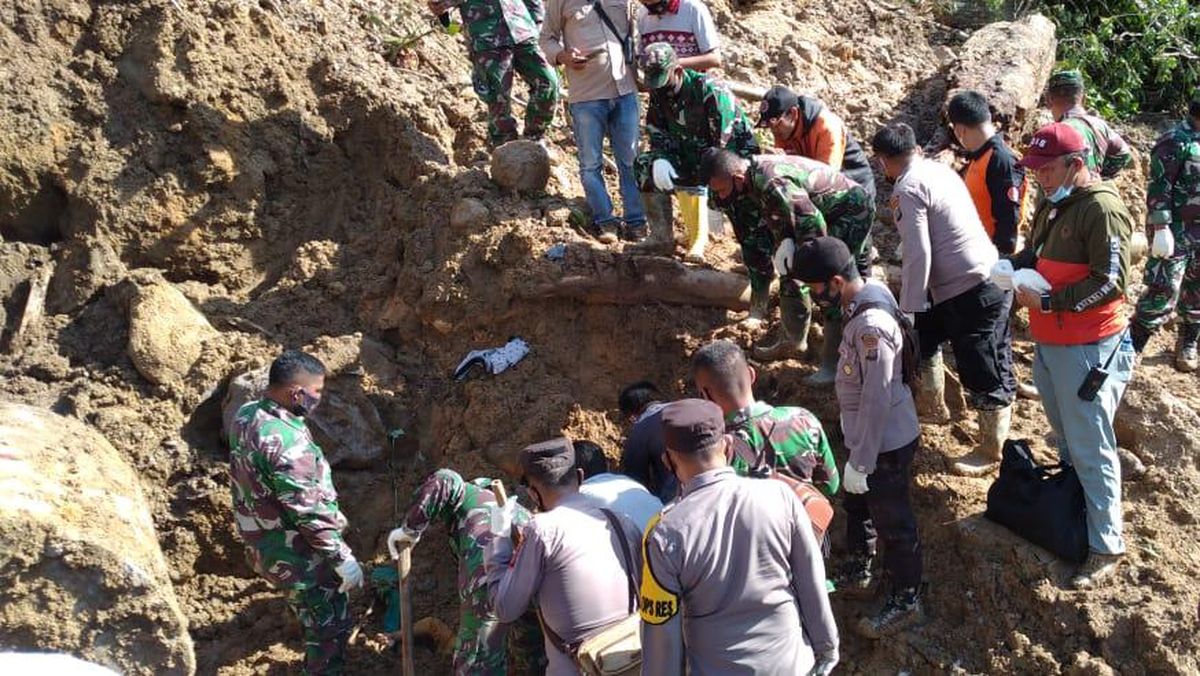 Ibu dan Tiga Anaknya di Tapanuli Tengah Tewas Tertimbun Longsor