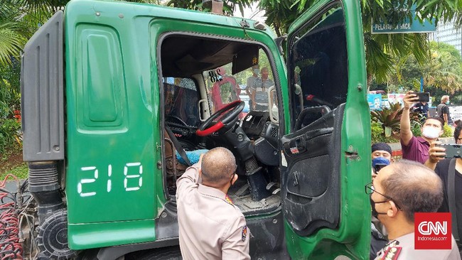 Saat ini bocah 12 tahun yang mengendarai truk tronton itu telah dikembalikan kepada orang tuanya untuk mendapatkan bimbingan konseling dari psikolog.