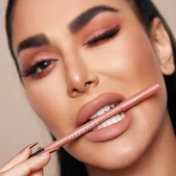 img-title Upgrade Kualitas, Huda Beauty Rilis Lip Contour 2.0 yang Tahan 9 Jam!