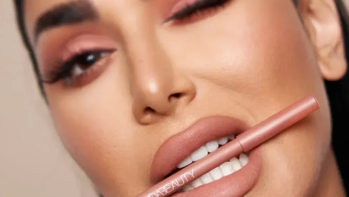 Upgrade Kualitas, Huda Beauty Rilis Lip Contour 2.0 yang Tahan 9 Jam!