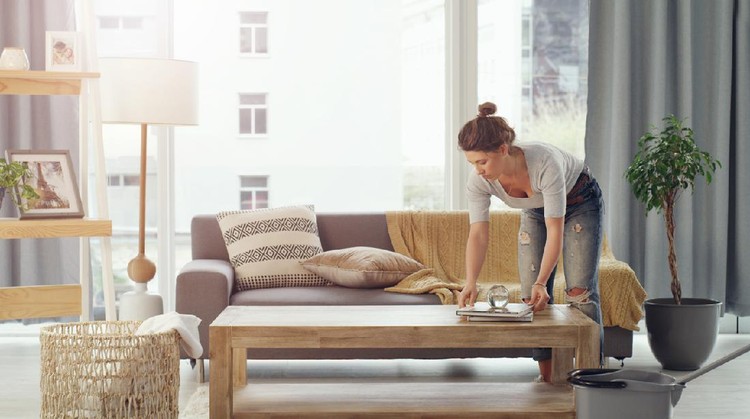 Ilustrasi ART Infal Shot of a young woman cleaning her living room