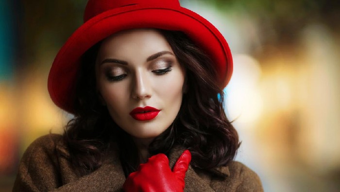 Fashion woman fashion model in red hat outdoors closeup