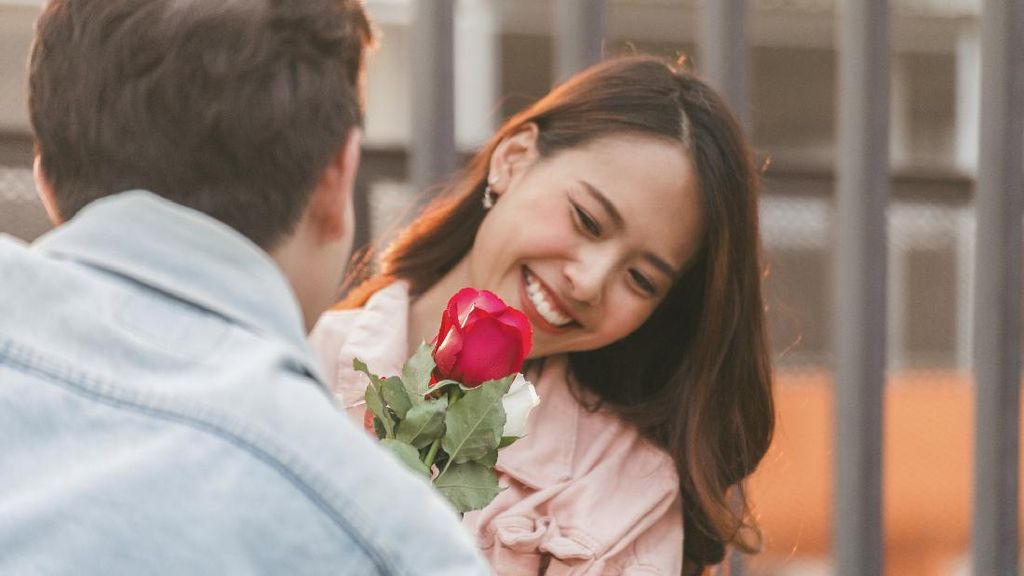 7 Cara 'Ngucapin' Hari Valentine ke Pacar yang Romantis dan Tulus