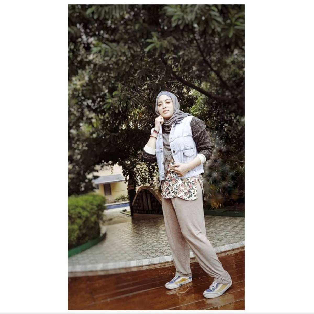 Jane Shalimar membuat heboh publik lantaran beredar fotonya tanpa menggunakan hijab&period; Yuk kita lihat potret Jane&excl;