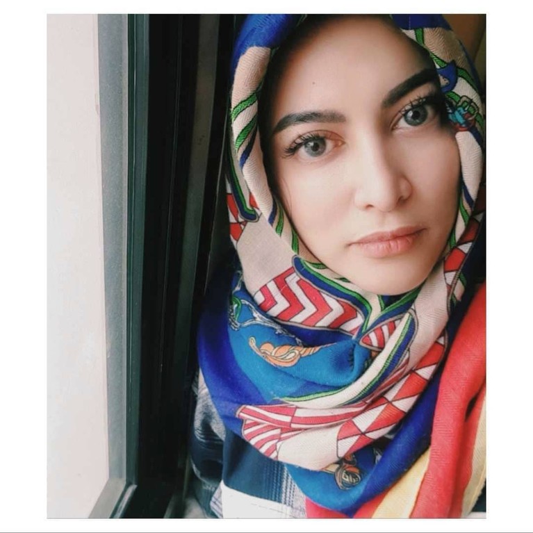 Jane Shalimar Jane Shalimar membuat heboh publik lantaran beredar fotonya tanpa menggunakan hijab. Yuk kita lihat potret Jane!