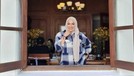 Jane Shalimar membuat heboh publik lantaran beredar fotonya tanpa menggunakan hijab&period; Yuk kita lihat potret Jane&excl;