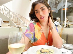 Jessica Iskandar Pose Seksi Lagi Mandi, Sosok Ini Bikin Penasaran