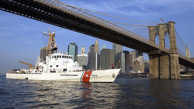 Bakamla mengaku memilih kapal buatan dalam negeri yang baru ketimbang membeli kapal bekas AS USCC Adak.