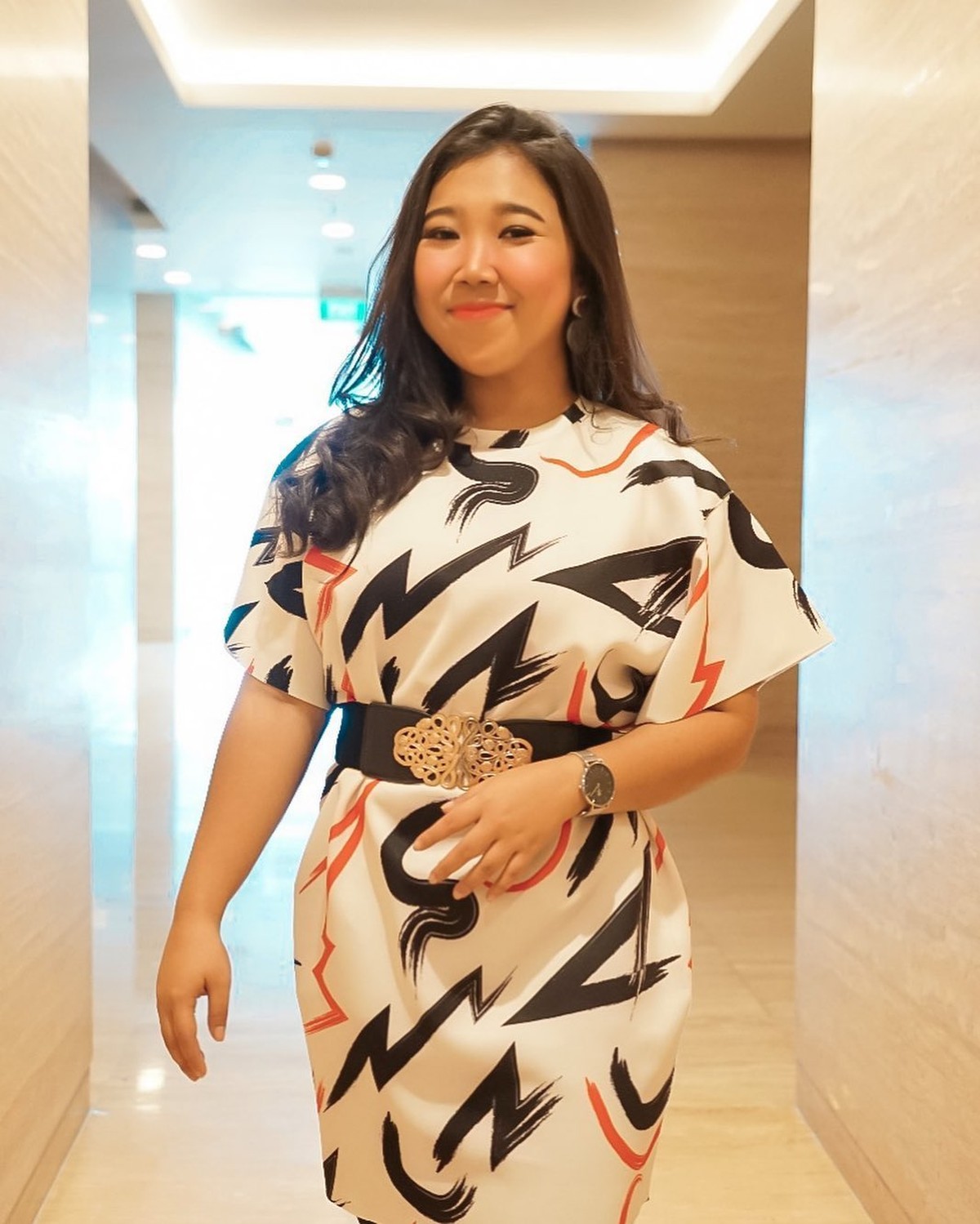 Kiky Saputri seorang komika yang kerap meroasting para selebritis hingga para menteri&period; Yuk kita intip gaya komika cantik satu ini&excl;