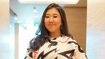 img-title Rencana Digelar Oktober, Ini Alasan Kiky Saputri Tunda Lamaran